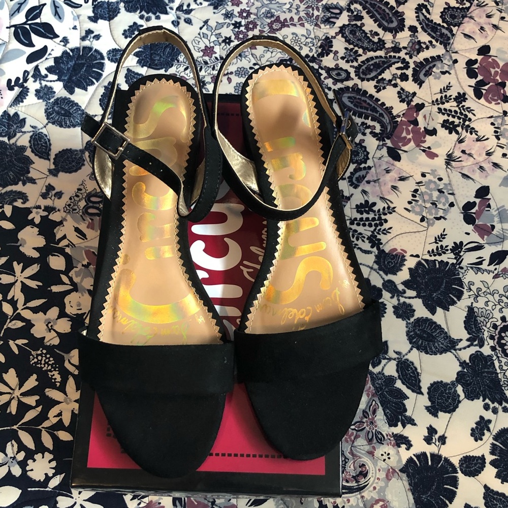 SZ 9 Black Velvet Sandals. NWT. Circus Sam Edelman. Classy, brand new with box.